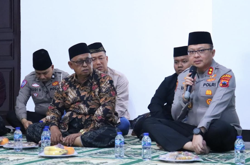 Kapolres Pekalongan Gelar Pengajian dan Santunan Anak Yatim Piatu di Rumah Dinas